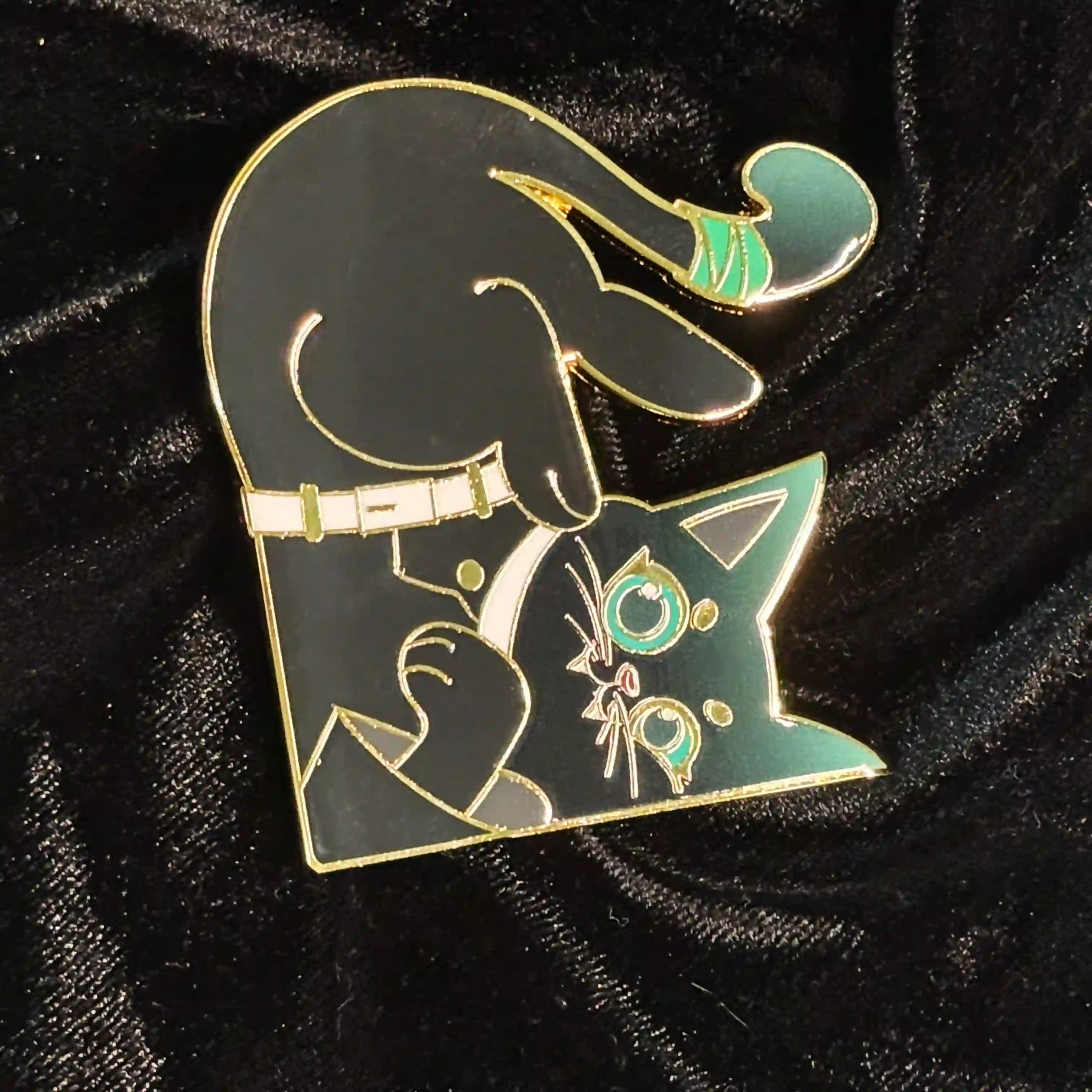 Nine Pillar Cats Enamel Pin Misty Okaru